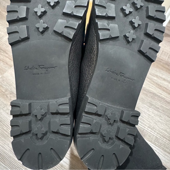 Salvatore Ferragamo Rolo Gancini Logo Embellished Textured Pebble Leather Loafer - Picture 14 of 14